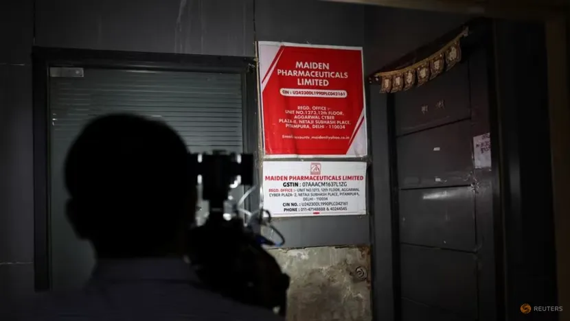 Một người quay phim bên ngoài văn phòng của Công ty Maiden (Ấn Độ) vào ngày 6-10-2022. Ảnh: REUTERS Một người quay phim bên ngoài văn phòng của Công ty Maiden (Ấn Độ) vào ngày 6-10-2022. Ảnh: REUTERS