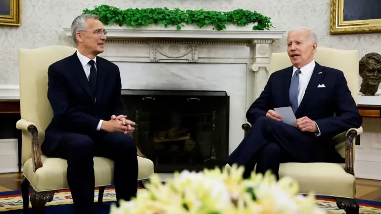 Tổng thống Mỹ Joe Biden (phải) và Tổng thư ký NATO Jens Stoltenberg tại Nhà Trắng hôm 13-6. Ảnh: REUTERS Tổng thống Mỹ Joe Biden (phải) và Tổng thư ký NATO Jens Stoltenberg tại Nhà Trắng hôm 13-6. Ảnh: REUTERS