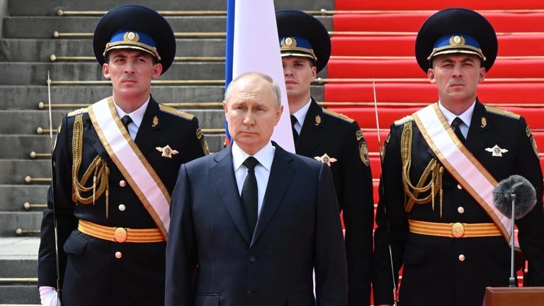 Tổng thống Nga Vladimir Putin phát biểu trước các đơn vị quân đội Nga tại Điện Kremlin (thủ đô Moscow, Nga) ngày 27-6. Ảnh: SPUTNIK