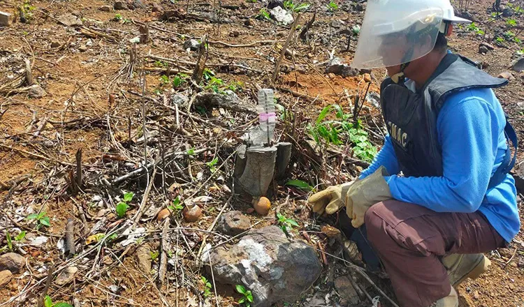 Bom của Mỹ được tìm thấy ở Campuchia. Ảnh: KHMER TIMES