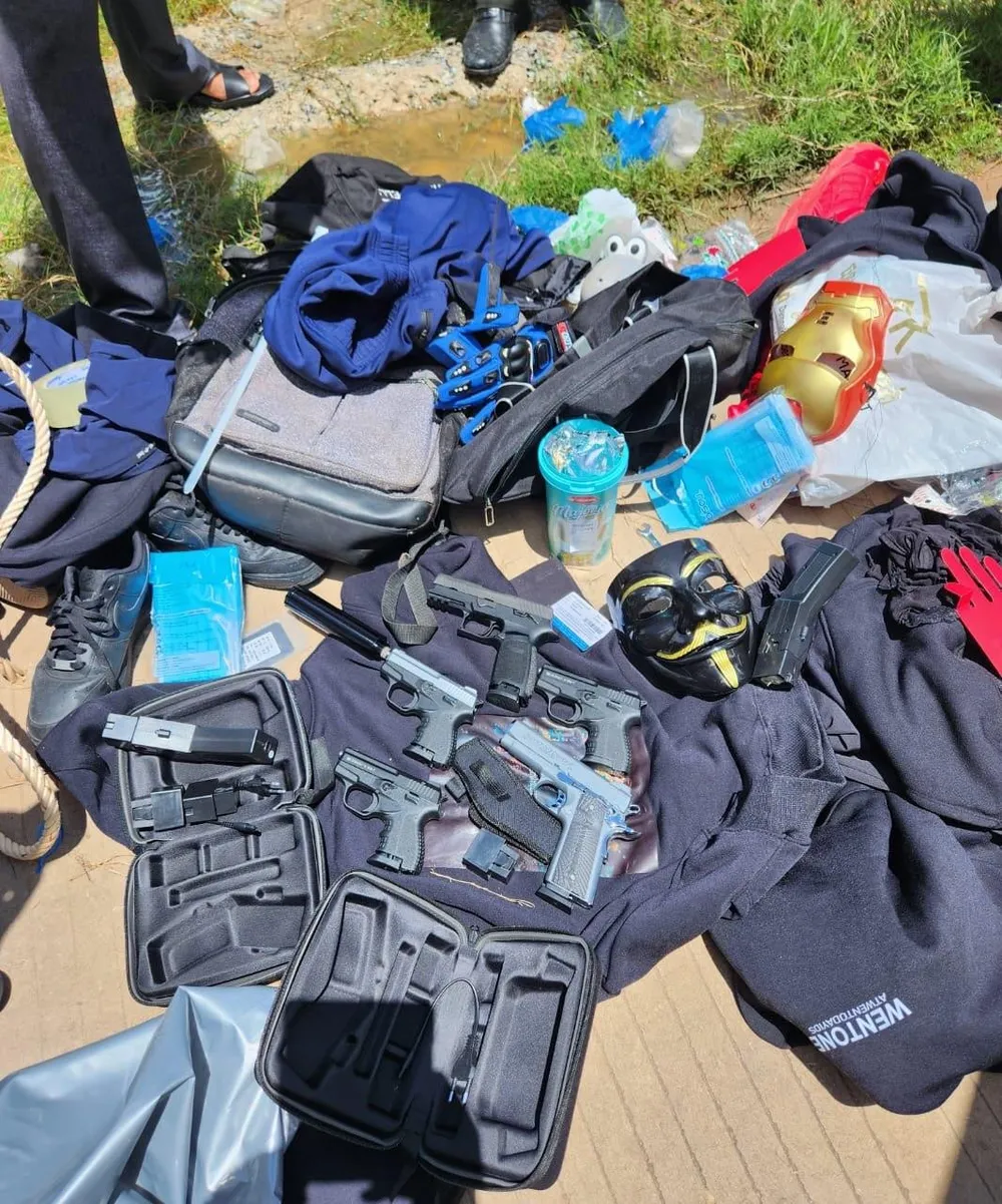 Hung khí nghi do các đối tượng cướp ngục sử dụng. KHMER TIMES