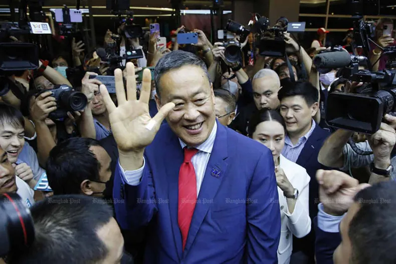 Ông Srettha Thavisin gặp gỡ các phóng viên tại trụ sở đảng Vì nước Thái, thủ đô Bangkok vào tối 22-8 sau khi quốc hội Thái Lan bầu ông làm thủ tướng. Ảnh: BANGKOK POST Ông Srettha Thavisin gặp gỡ các phóng viên tại trụ sở đảng Vì nước Thái, thủ đô Bangkok vào tối 22-8 sau khi quốc hội Thái Lan bầu ông làm thủ tướng. Ảnh: BANGKOK POST