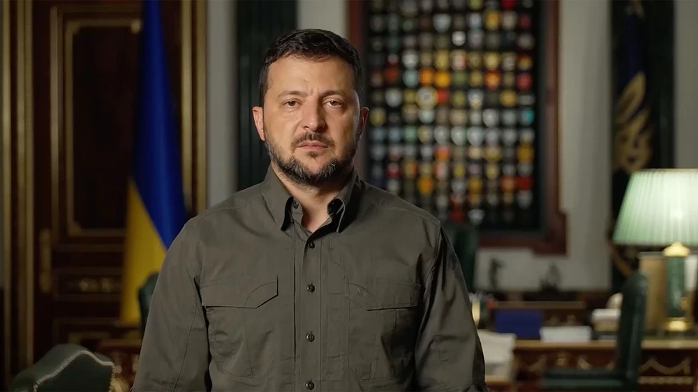 Tổng thống Ukraine Volodymyr Zelensky trong bài phát biểu hàng đêm ngày 25-8. Ảnh: VĂN PHÒNG TỔNG THỐNG UKRAINE