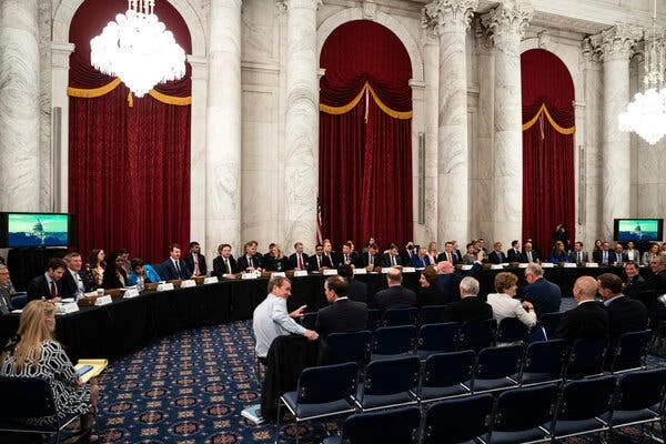 "Diễn đàn chuyên sâu về AI" được tổ chức tại Phòng họp kín Kennedy văn phòng Thượng viện, quốc hội Mỹ ngày 13-9. Ảnh: THE NEW YORK TIMES "Diễn đàn chuyên sâu về AI" được tổ chức tại Phòng họp kín Kennedy văn phòng Thượng viện, quốc hội Mỹ ngày 13-9. Ảnh: THE NEW YORK TIMES