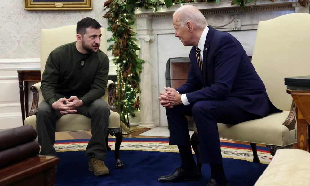 Tổng thống Mỹ Joe Biden (phải) tiếp Tổng thống Ukraine Volodymyr Zelensky tại Nhà Trắng, thủ đô Washington D.C (Mỹ) vào tháng 12-2022. Ảnh: GETTY IMAGES Tổng thống Mỹ Joe Biden (phải) tiếp Tổng thống Ukraine Volodymyr Zelensky tại Nhà Trắng, thủ đô Washington D.C (Mỹ) vào tháng 12-2022. Ảnh: GETTY IMAGES
