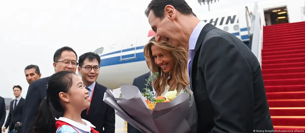 Tổng thống Syria - ông Bashar al-Assad được chào đón tại TP Hàng Châu (tỉnh Chiết Giang, TQ) ngày 21-9. Ảnh: TÂN HOA XÃ Tổng thống Syria lần đầu thăm Trung Quốc kể từ nội chiến