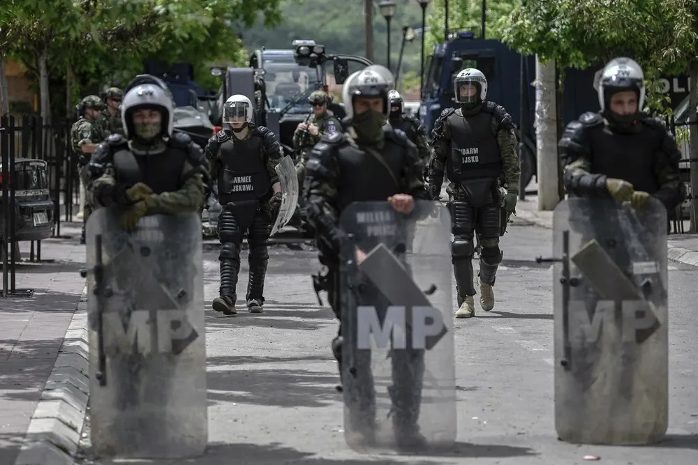 NATO triển khai 600 binh sĩ đến Kosovo khi căng thẳng leo thang