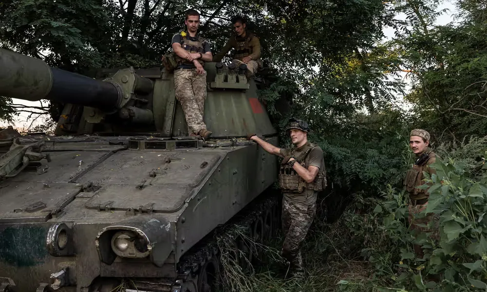 Binh sĩ Ukraine ở khu định cư Velyka Novosilka, tỉnh Donetsk (Ukraine). Ảnh: ANADOLU AGENCY Nóng Nga-Ukraine 9-10: Ukraine dự đoán Nga sắp tấn công dồn dập bằng UAV