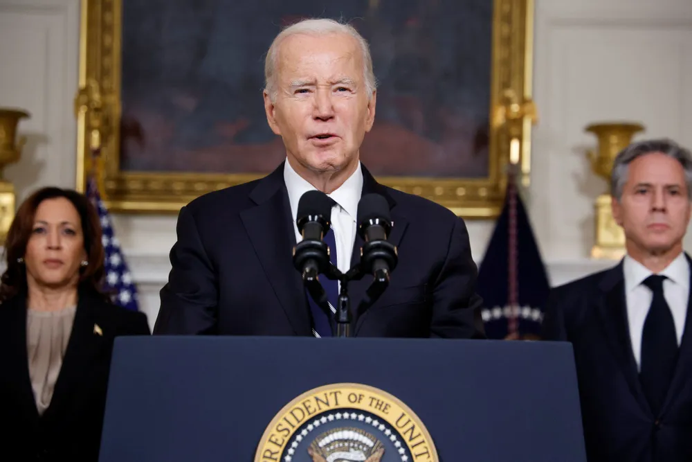 Tổng thống Mỹ Joe Biden (giữa), phó Tổng thống Kamala Harris (trái) và Ngoại trưởng Mỹ Antony Blinken phát biểu tại Nhà Trắng, thủ đô Washington D.C (Mỹ) ngày 10-10 sau cuộc điện đàm với Thủ tướng Israel Benjamin Netanyahu. Ảnh: REUTERS Xung đột Israel-Hamas