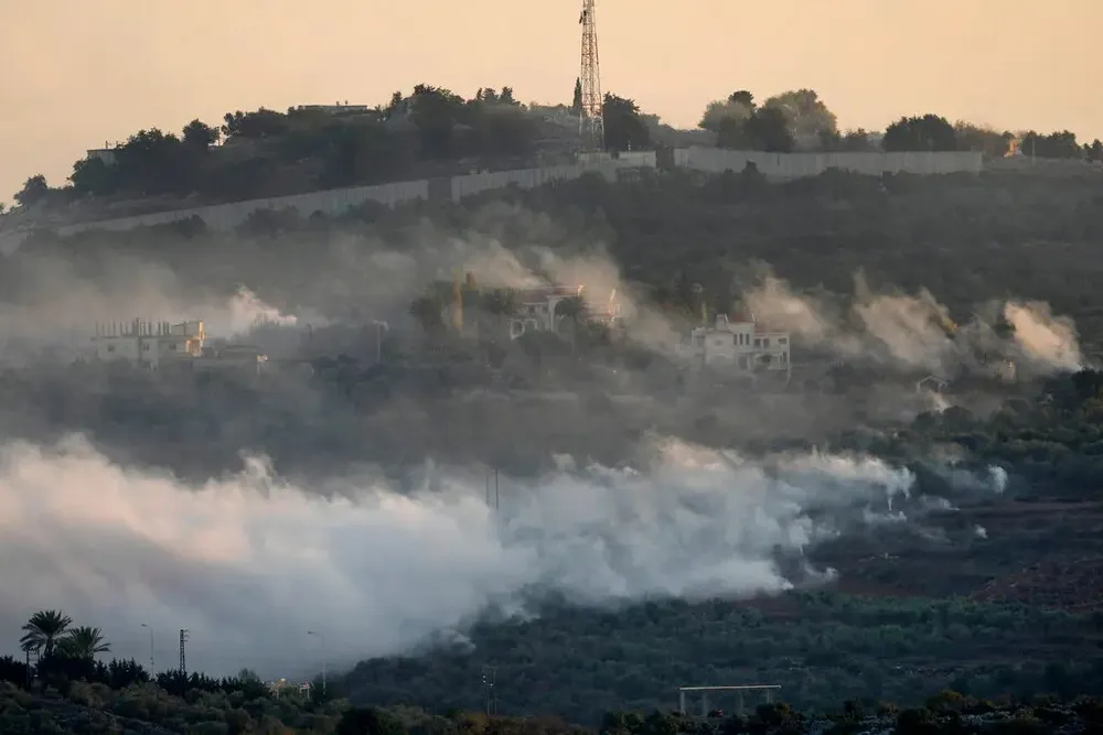 Khói bốc lên sau giao tranh giữa Israel-Hezbollah tại biên giới Lebanon hôm 16-10. Ảnh: THE NEW YORK TIMES Liệu căng thẳng Israel-Hezbollah sẽ bùng nổ thành xung đột?