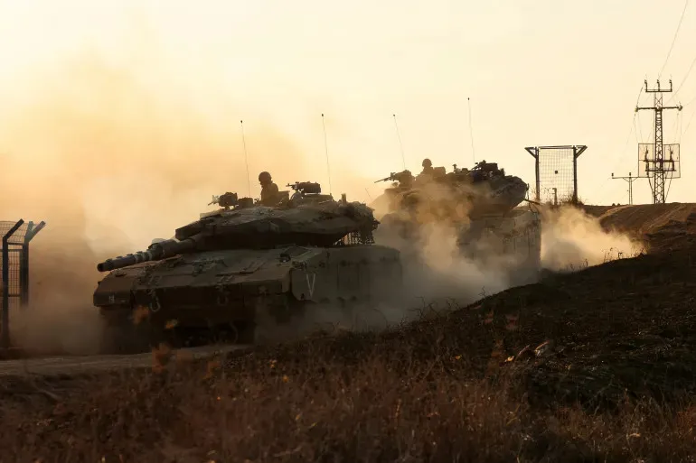 Xe tăng Israel di chuyển dọc biên giới với Gaza. Ảnh: AFP israel.jpg