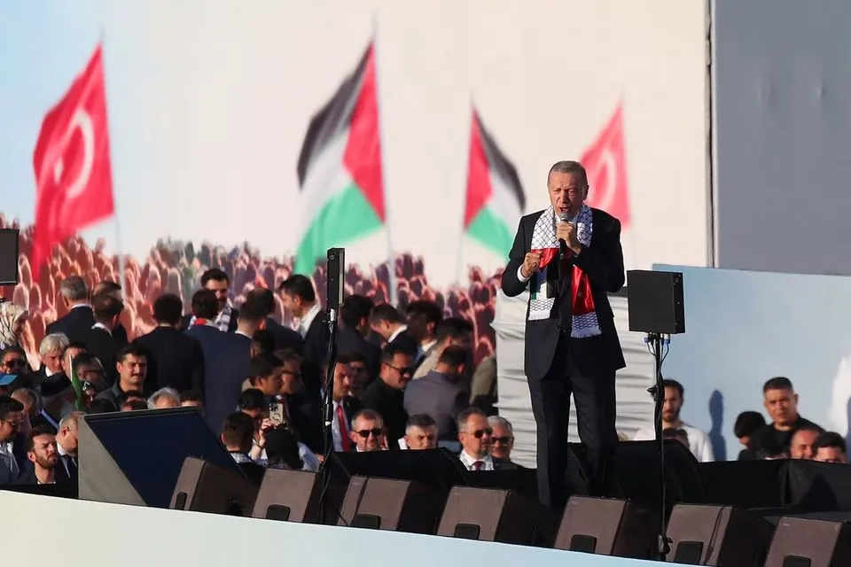 Tổng thống Thổ Nhĩ Kỳ Tayyip Erdogan phát biểu tại cuộc biểu tình ủng hộ người Palestine ở TP Istanbul (Thổ Nhĩ Kỳ) ngày 28-10. Ảnh: REUTERS Israel rút đại diện ngoại giao về nước sau bài phát biểu ‘dữ dội’ của Tổng thống Thổ Nhĩ Kỳ