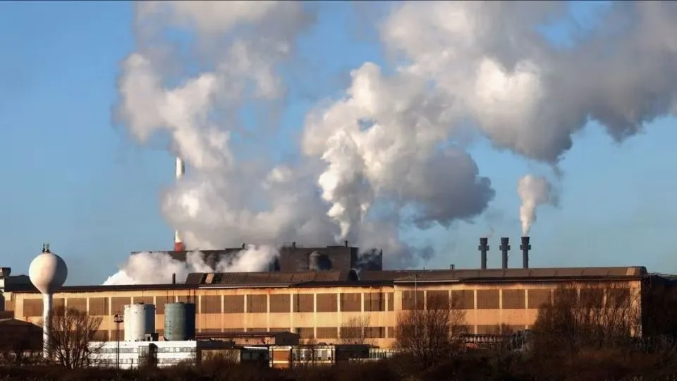 Dự án Carbon Toàn cầu (GDC) báo động kỷ lục lượng khí thải CO2 toàn cầu từ nhiên liệu hóa thạch trong năm 2023. Ảnh: REUTERS Báo động tình trạng khí thải CO2 toàn cầu từ nhiên liệu hóa thạch
