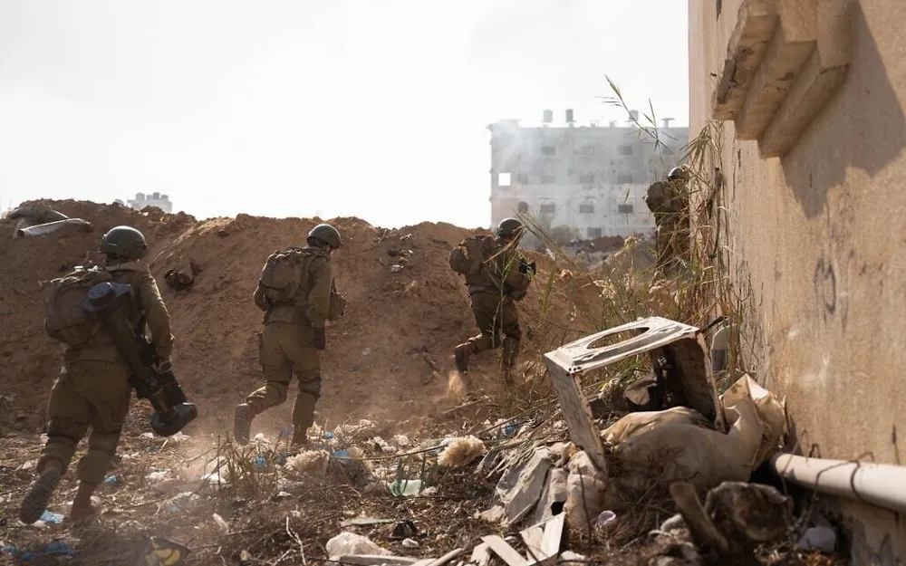 Binh sĩ Israel TP Khan Younis (miền nam Gaza) ngày 7-1 trong bối cảnh xung đột Israel-Hamas vẫn tiếp diễn. Ảnh: AFP Xung đột Israel-Hamas 8-1