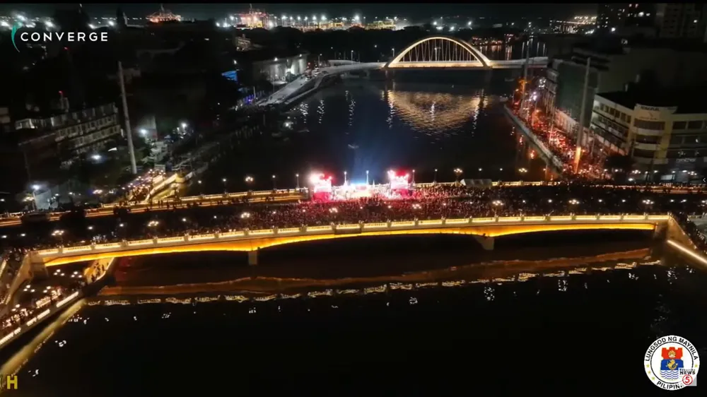 Rất nhiều người tập trung tại thủ đô Manila (Philippines) để đón chờ màn pháo hoa giao thừa Tết Giáp Thìn vào đêm 30 Tết (9-2). Ảnh: NEWS5EVERYWHERE Ảnh, Video: Châu Á tưng bừng chào đón năm mới Giáp Thìn