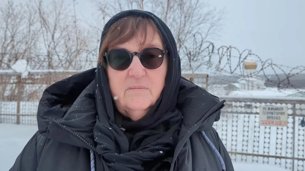 Bà Lyudmila Navalnaya - mẹ của nhân vật đối lập Nga Alexei Navalny. Ảnh: REUTERS Ông Biden thăm gia đình ông Navalny, tuyên bố trừng phạt hàng trăm mục tiêu Nga