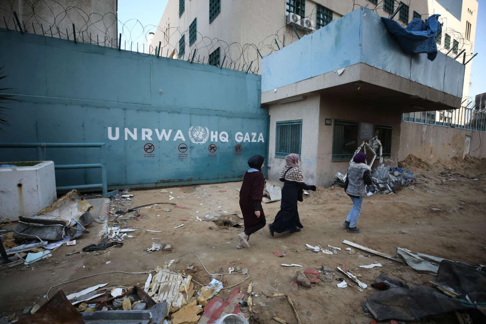 Trụ sở của Cơ quan Liên hợp quốc hỗ trợ người tị nạn Palestine (UNRWA) tại TP Gaza (phía bắc Dải Gaza) bị tấn công hôm 21-2. Ảnh: ANADOLU AGENCY xung-dot-israel-hamas 2.jpg