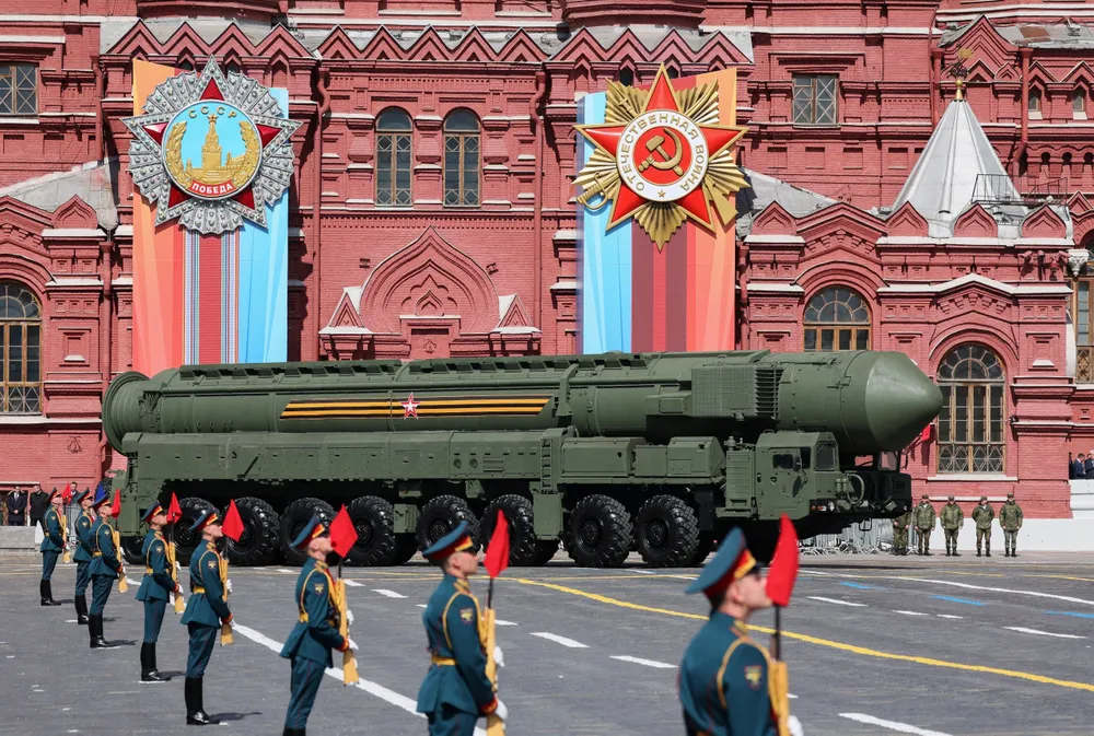 Hệ thống tên lửa đạn đạo xuyên lục địa Yars của Nga xuất hiện trong lễ duyệt binh kỷ niệm 78 năm Ngày Chiến thắng tại Quảng trường Đỏ, thủ đô Moscow (Nga) hôm 9-5-2023. Ảnh: SPUTNIK Xung đột Nga-Ukraine có thể kết thúc theo kịch bản nào?
