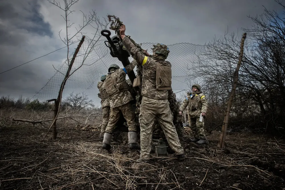 Binh sĩ Ukraine ở tỉnh Donetsk (vùng Donbass, miền đông Ukraine) trong bối cảnh xung đột Nga-Ukraine tiếp diễn. Ảnh: THE NEW YORK TIMES Xung đột Nga-Ukraine có thể kết thúc theo kịch bản nào?
