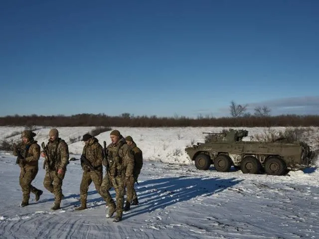 Binh sĩ Ukraine tham chiến tại TP Lyman, tỉnh Donetsk (miền đông Ukraine). Ảnh: GETTY IMAGES israel.jpg