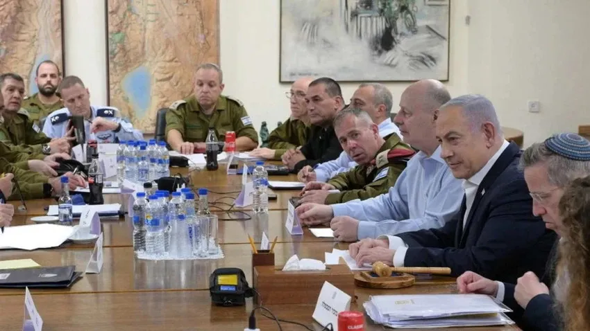 Các thành viên nội các chiến tranh của Israel trong một phiên họp. Ảnh: DPA Israel tiến thoái lưỡng nan khi tính toán đáp trả Iran