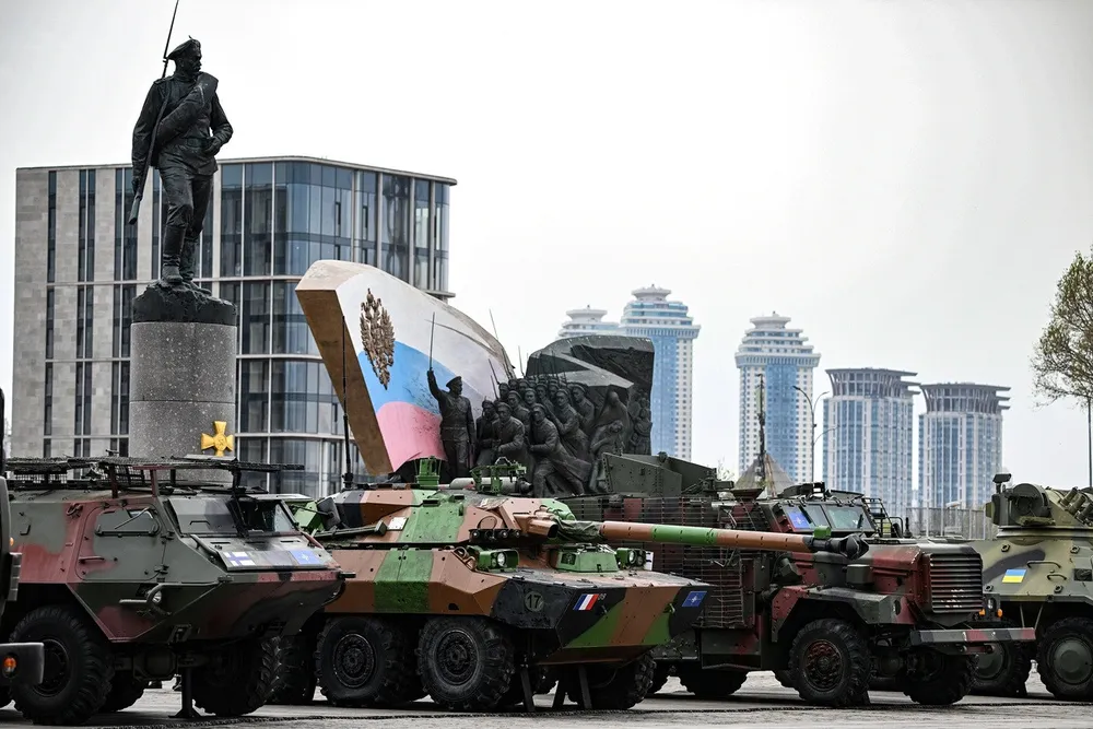 VIDEO: Xe tăng Leopard 2 của Đức xuất hiện tại Moscow