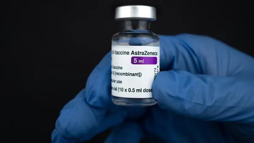 AstraZeneca thừa nhận vaccine COVID-19 của hãng gây đông máu với tỉ lệ ‘rất hiếm’