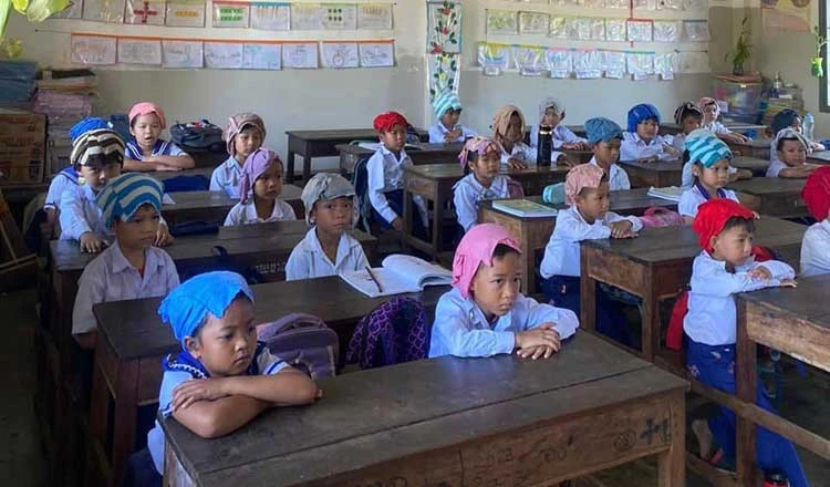 Muôn kiểu chống nắng, cầu mưa