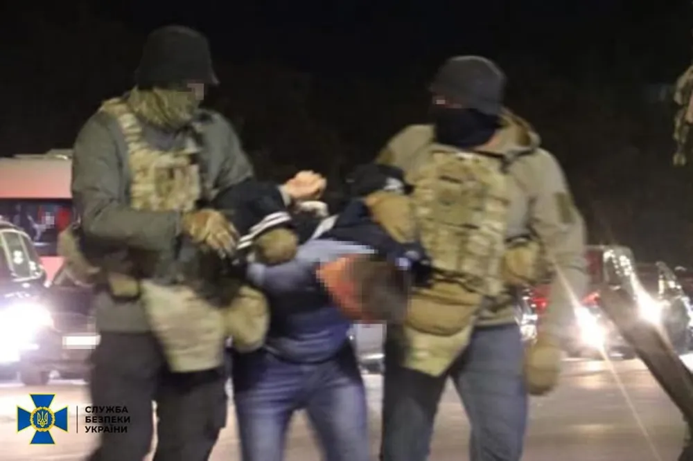 Cơ quan An ninh Ukraine (SBU) bắt hai nghi phạm định ám sát ông Zelensky. Ảnh: SBU Ukraine bắt hai nghi phạm định ám sát ông Zelensky