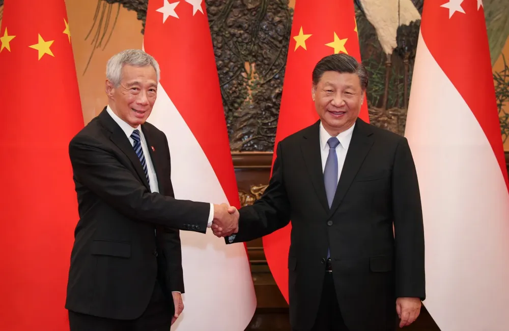 Ông Lý Hiển Long cũng cố gắng thúc đẩy mối quan hệ nồng ấm với Trung Quốc trong nhiệm kỳ của mình. Ông Lý Hiển Long: Vị thủ tướng trưởng thành dưới tầm mắt của người dân Singapore