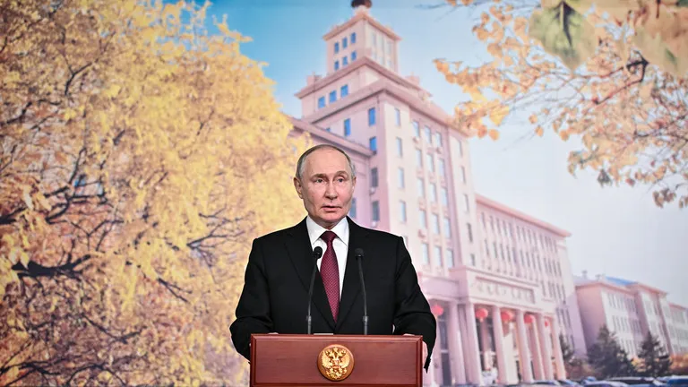 Tổng thống Nga Vladimir Putin. Ảnh: SPUTNIK Ông Putin đặt câu hỏi về tính chính danh của ông Zelensky