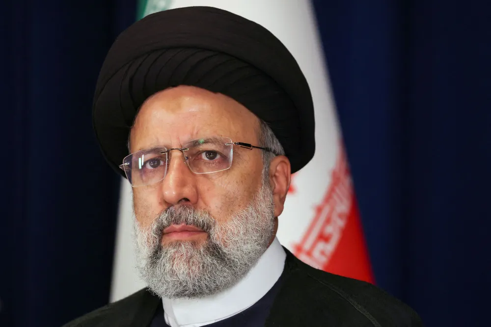 Tổng thống Iran - ông Ebrahim Raisi. Ảnh: REUTERS Báo Iran: ‘Không có dấu hiệu của sự sống’ tại đia điểm trực thăng chở tổng thống Iran rơi