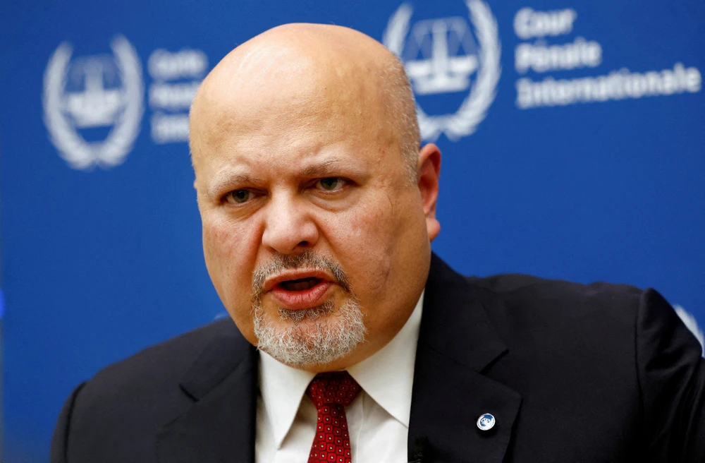 Công tố viên Karim Khan của Tòa án Hình sự Quốc tế (ICC). Ảnh: REUTERS Israel phản ứng gắt khi công tố viên ICC đòi truy nã ông Netanyahu