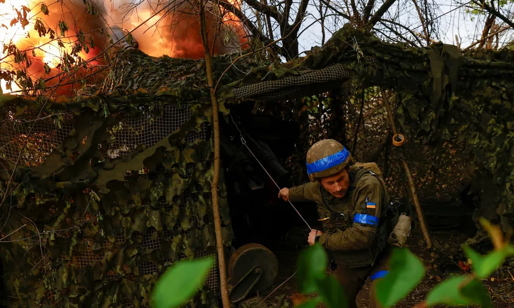 Binh sĩ Ukraine tham chiến tại tỉnh Kharkiv (Ukraine) ngày 21-5. Ảnh: REUTERS Chiến sự Nga - Ukraine 25-5