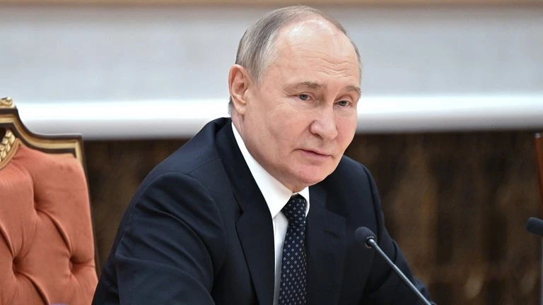 Tổng thống Nga Vladimir Putin tại thủ đô Minsk (Belarus) hôm 24-5. Ảnh: SPUTNIK Ông Putin lại nói về tính chính danh của ông Zelensky