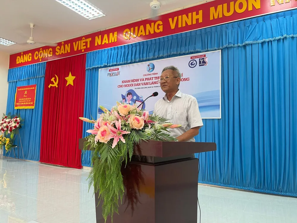 BS Huỳnh Trung Hiếu. Ảnh: THẢO VY cung-ngu-dan-thap-sang-den-tren-bien-12.jpg