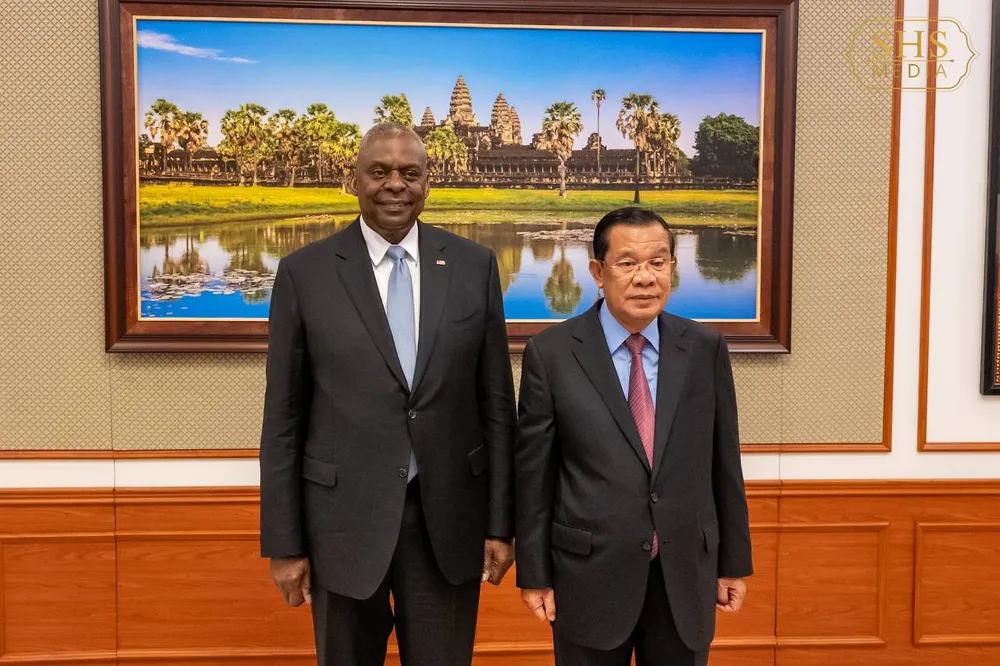 Chùm ảnh: Ông Hun Sen và ông Hun Manet tiếp bộ trưởng quốc phòng Mỹ
