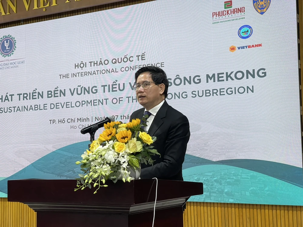 TS. Nguyễn Hữu Huyên - Vụ trưởng Vụ Hợp tác quốc tế thuộc Bộ Tư pháp phát biểu tại Hội thảo khoa học quốc tế “Phát triển bền vững tiểu vùng sông Mekong” ngày 7-6. Ảnh: PV Hội thảo khoa học quốc tế về Phát triển bền vững tiểu vùng sông Mekong: Giải pháp bền vững cho khu vực giàu tài nguyên