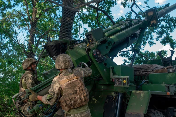 Binh sĩ Ukraine tham chiến tại tỉnh Donetsk (miền Đông Ukraine) đầu tháng 6. Ảnh: GETTY IMAGES Chiến sự Nga - Ukraine 9-6