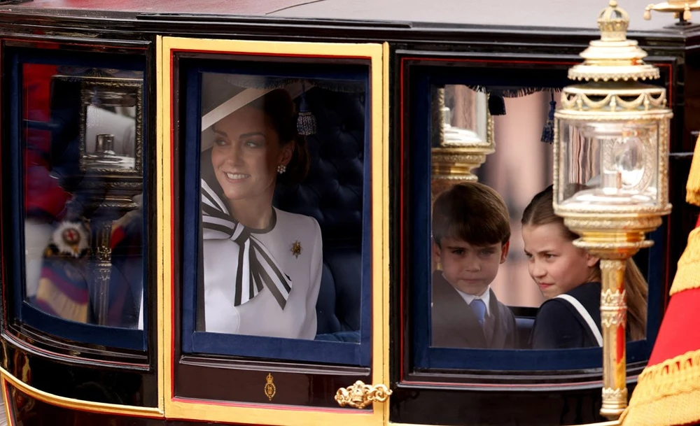 Công nương Kate và các con tại sự kiện Trooping the Colour ở thủ đô London (Anh). Ảnh: PA cong-nuong-kate-3.jpg
