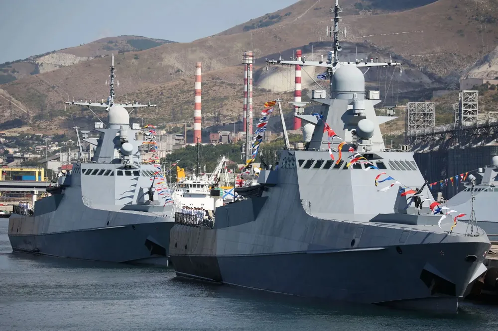 Tàu chiến Nga tại TP cảng Novorossiysk (Nga) ở Biển Đen ngày 30-7-2023. Ảnh: AFP Quan chức Ukraine: Nga đổi chiến thuật tấn công vì Biển Đen “không còn an toàn”
