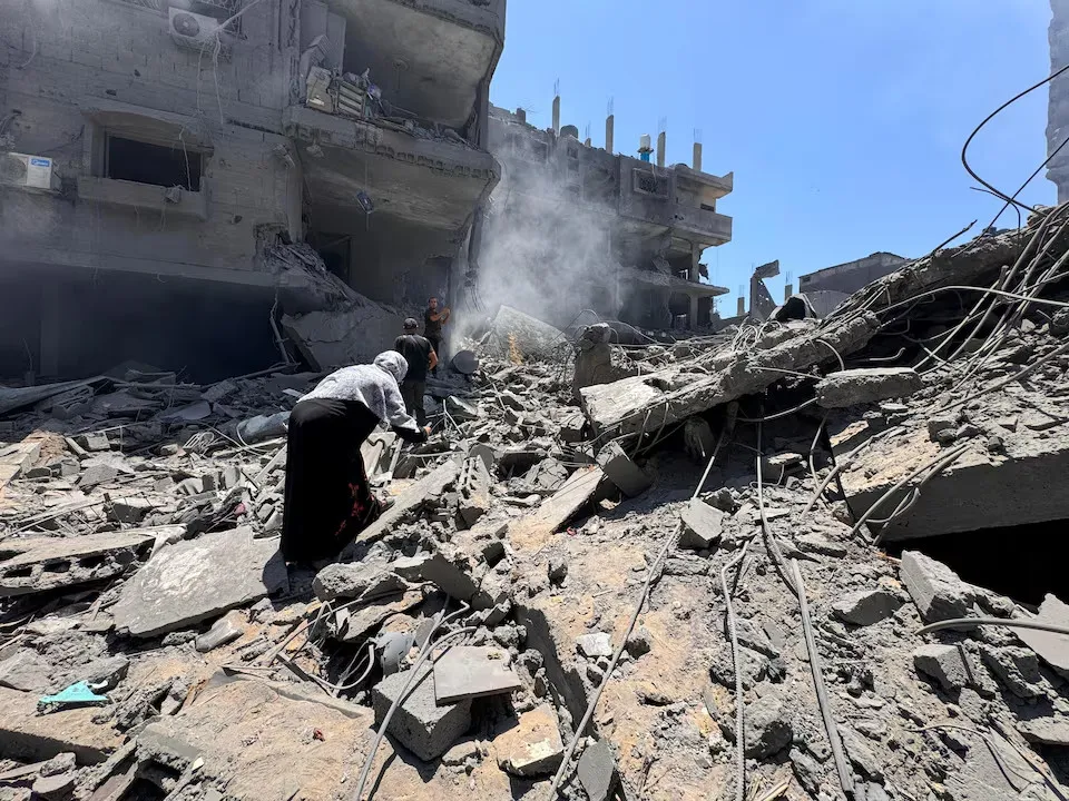 Một địa điểm tại TP Gaza ngày 22-6 sau cuộc không kích của Israel. Ảnh: REUTERS Israel không kích TP Gaza, 42 người chết