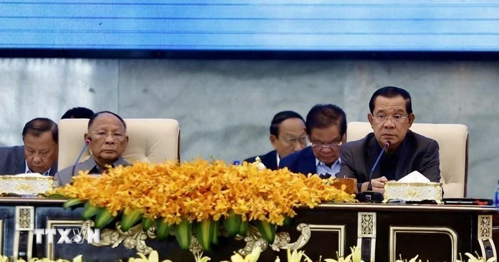 Chủ tịch CPP Samdech Techo Hun Sen và Chủ tịch danh dự CPP Samdech Heng Samrin chủ trì phiên khai mạc Đại hội đại biểu toàn quốc bất thường mở rộng của CPP, sáng 09-12-2023. Ảnh: AKP/TTXVN Điện mừng kỷ niệm 73 năm Ngày thành lập đảng Nhân dân Campuchia