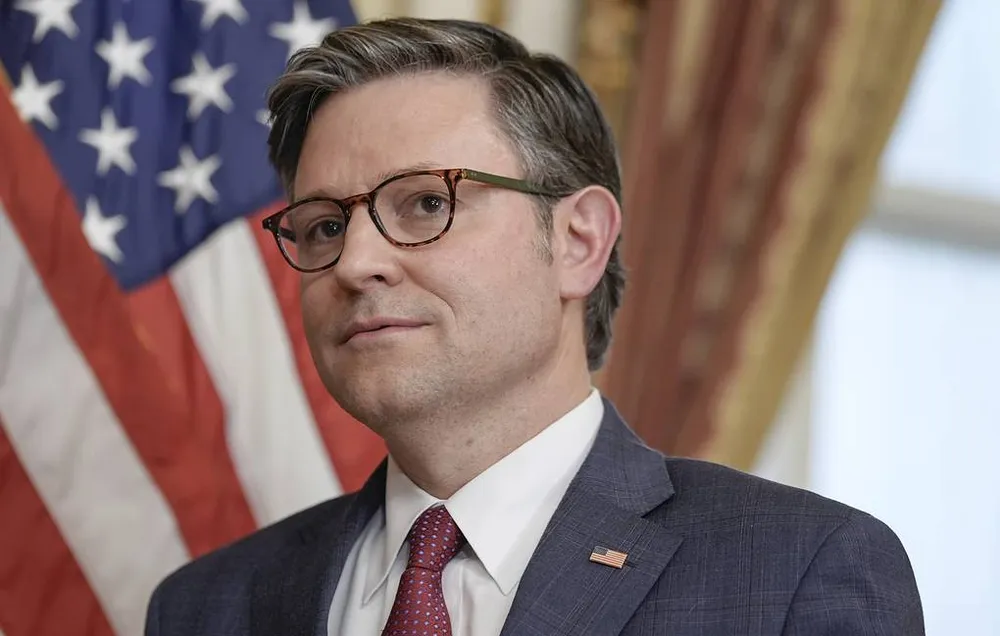 Chủ tịch Hạ viện Mỹ Mike Johnson. Ảnh: AP Chủ tịch Hạ viện Mỹ kêu gọi bãi nhiệm ông Biden sau phiên tranh luận với ông Trump
