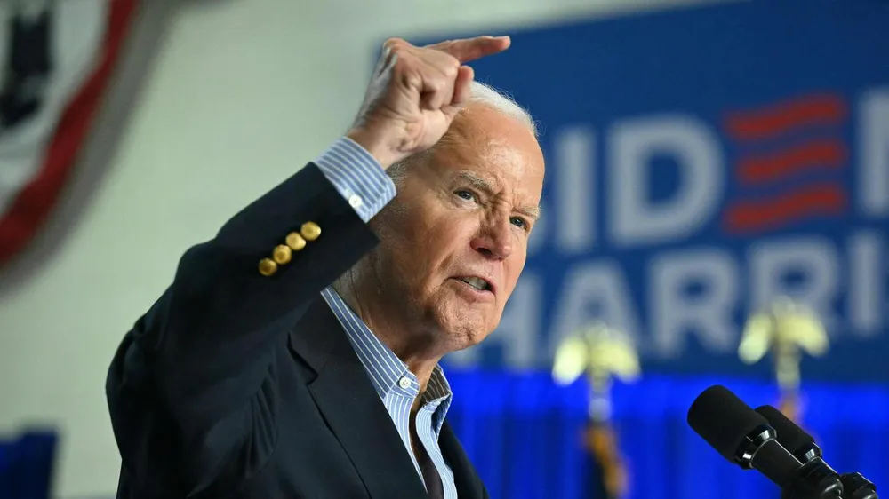 Tổng thống Mỹ Joe Biden vận động tranh cử tại TP Madison (bang Wisconsin) ngày 5-7. Ảnh: AFP Ông Biden đáp lại lời kêu gọi dừng tranh cử từ một số đảng viên Dân chủ