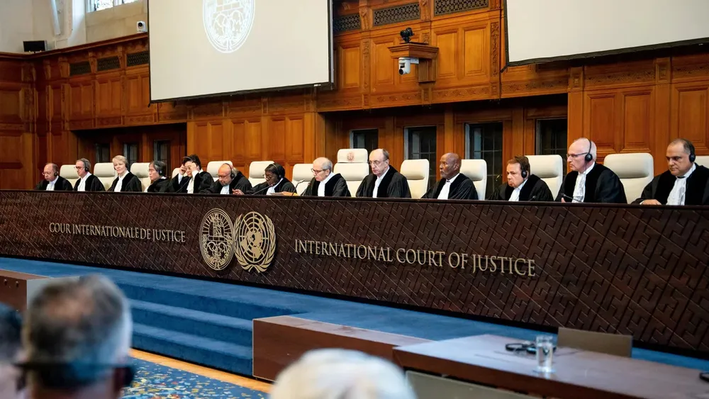Các thẩm phán của Tòa Công lý Quốc tế ICJ trong phiên tòa cho ý kiến về việc Israel chiếm đóng lãnh thổ Palestine tại trụ sở ICJ ở TP The Hague (Hà Lan) ngày 19-7. Ảnh: SHUTTERSTOCK ICJ: Việc Israel chiếm đóng lãnh thổ Palestine là bất hợp pháp