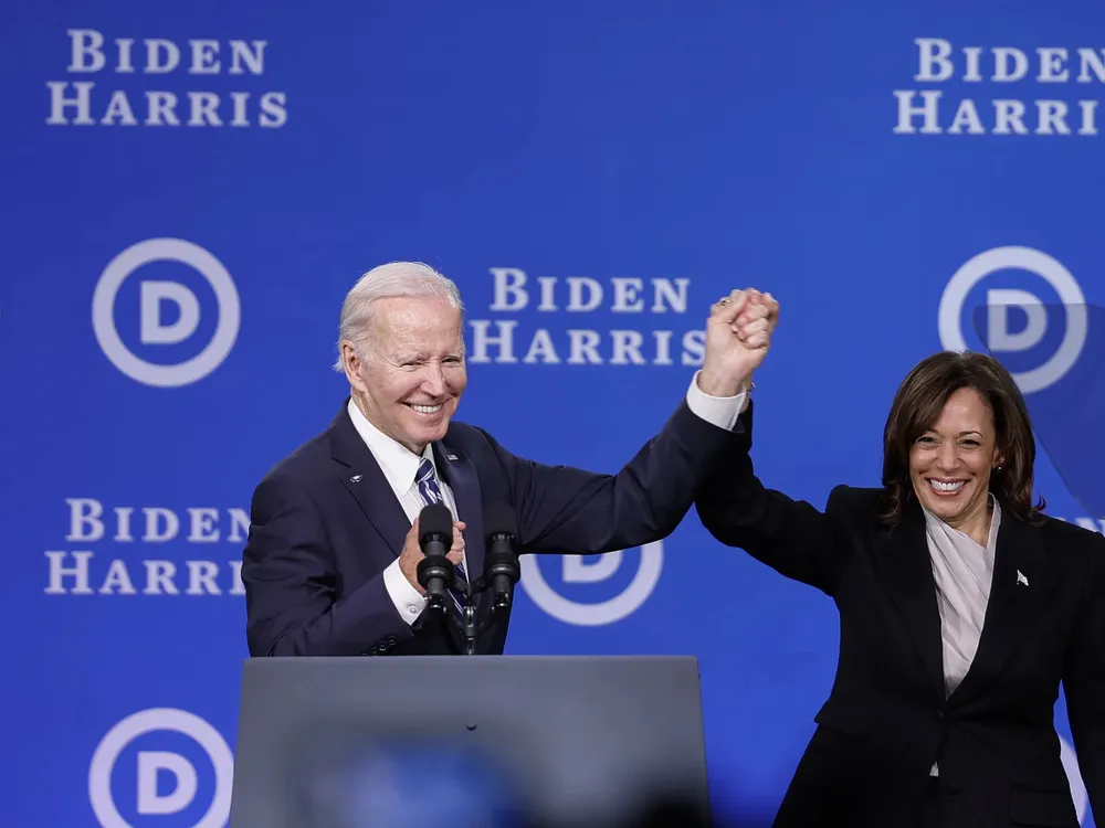 Tổng thống Mỹ Joe Biden và Phó Tổng thống Harris tại một sự kiện ở TP Philadelphia, bang Pennsylvania (Mỹ) hồi tháng 3. Ảnh: GETTY IMAGES dang-cong-hoa-1.jpg