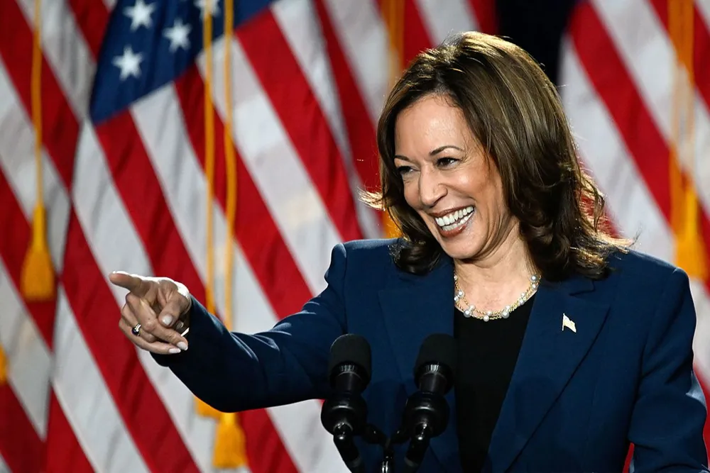 Phó Tổng thống Mỹ Kamala Harris vận động tranh cử ở TP Milwaukee, bang Wisconsin (Mỹ) ngày 23-7. Ảnh: REUTERS Phó Tổng thống Kamala Harris