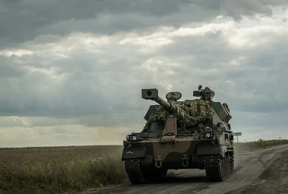 Binh sĩ Ukraine tại tỉnh Sumy (Ukraine) ngày 11-8. Ảnh: REUTERS chien-su-nga-ukraine.jpg