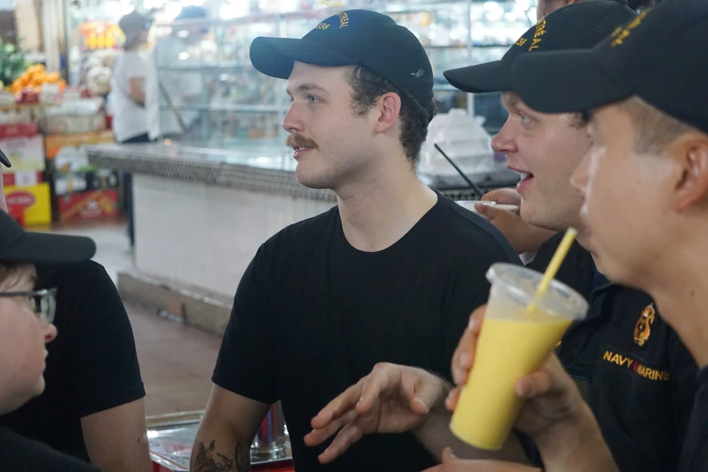 thủy thủ tàu Hải quân Hoàng gia Canada Montréal-9.jpg